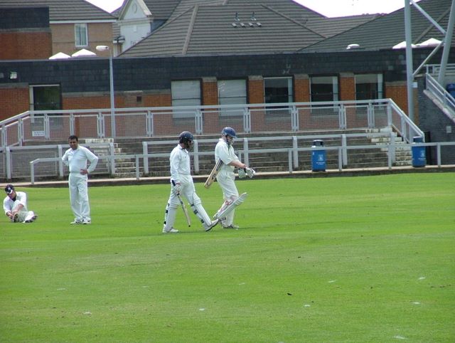 Accies stride out to bat