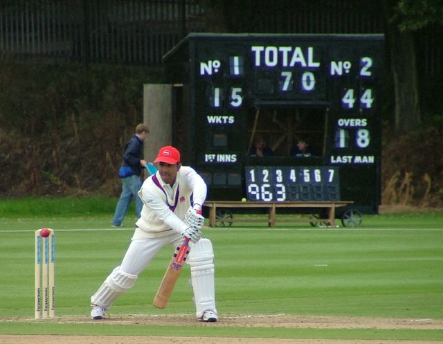 Back with Norway batting. It's not easy to tell who is who when they both wear red!