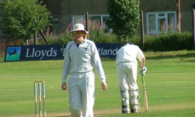 What does he look like? Long blonde hair, a ridiculous floppy hat, yellow sun glasses, long sleeved cricket top… can someone please give this boy some fashion advice!